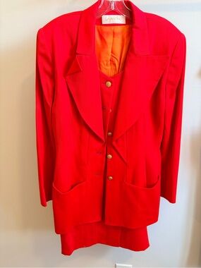 Lavantino Vintage 1980s 100% Wool Women's Three-Piece Suit with Gold Buttons